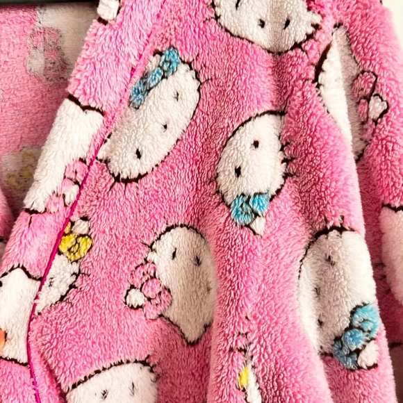 Hello Kitty Pink Robe - Picture 3 of 5
